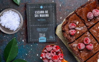 escamas de sal Bras del Port con brownie de chocolate